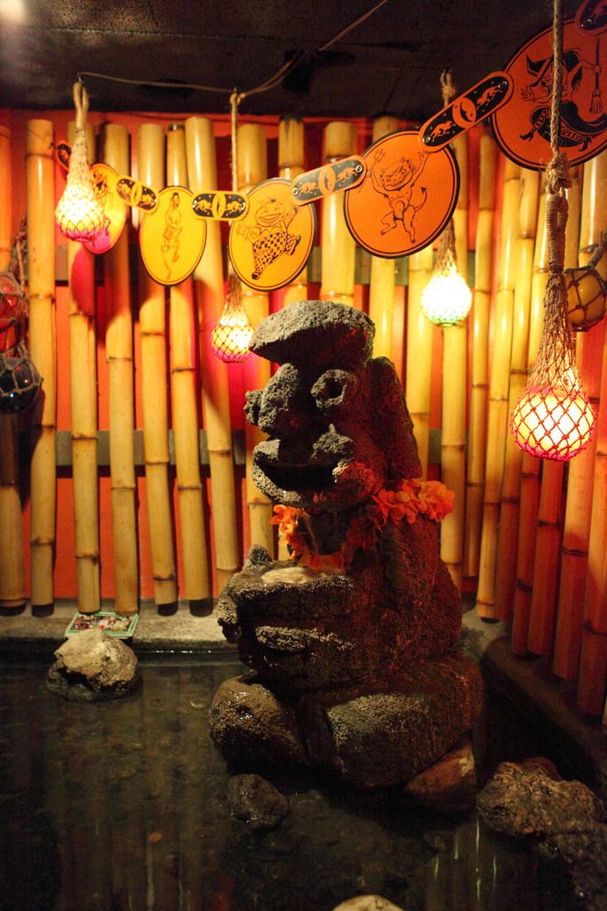 Ancient Sandstone Sculptures of Humans Reemerge on Hawaiian Shoreline After Centuries of Invisibility.