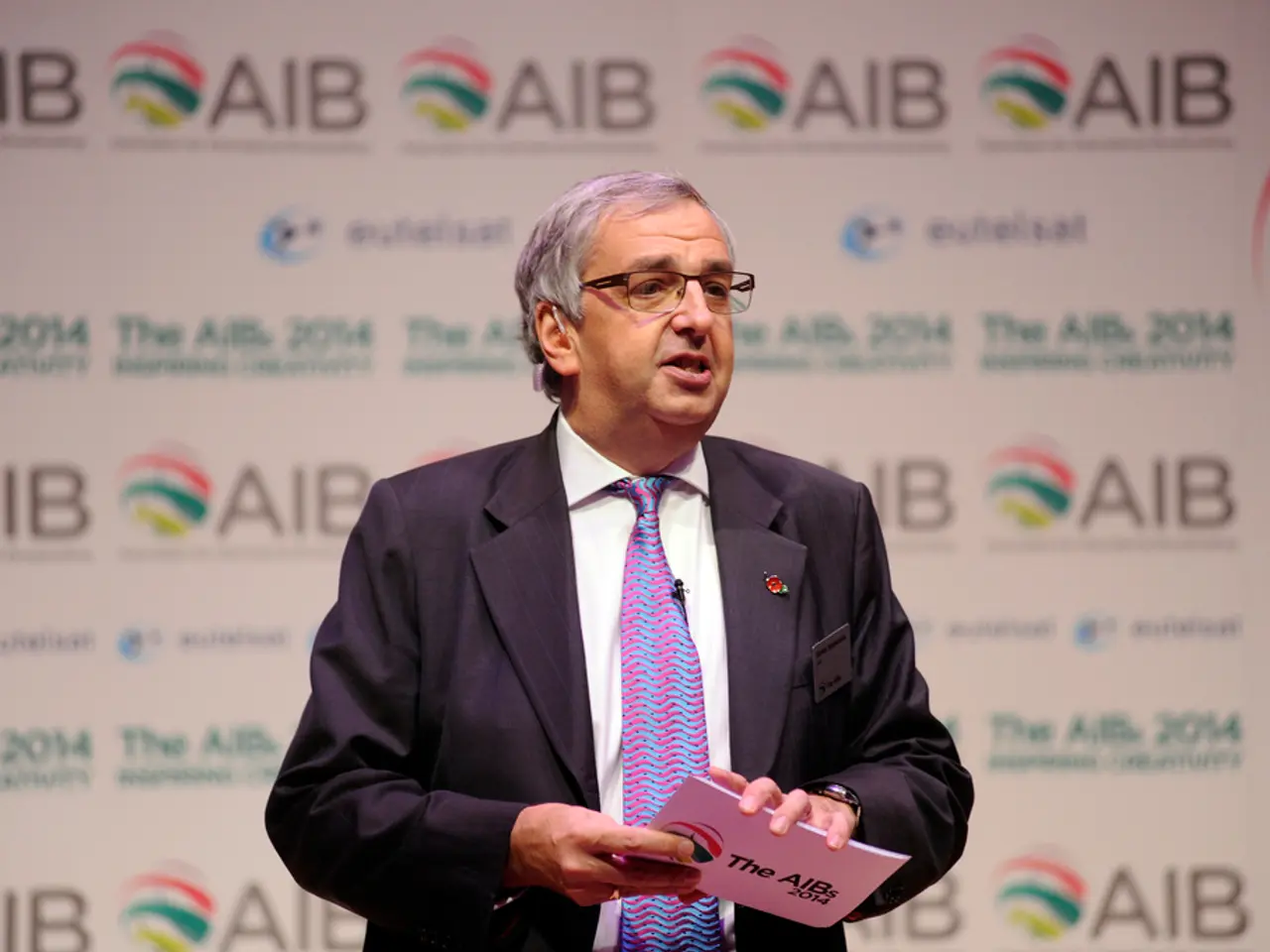 Instagram Marketing for Authors: Expanding Your Literary Identity through Instagram