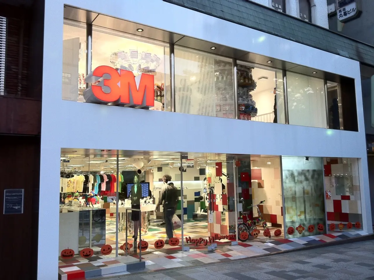 Transformation of a room through one particular detail showcased in Lauren Graham's...