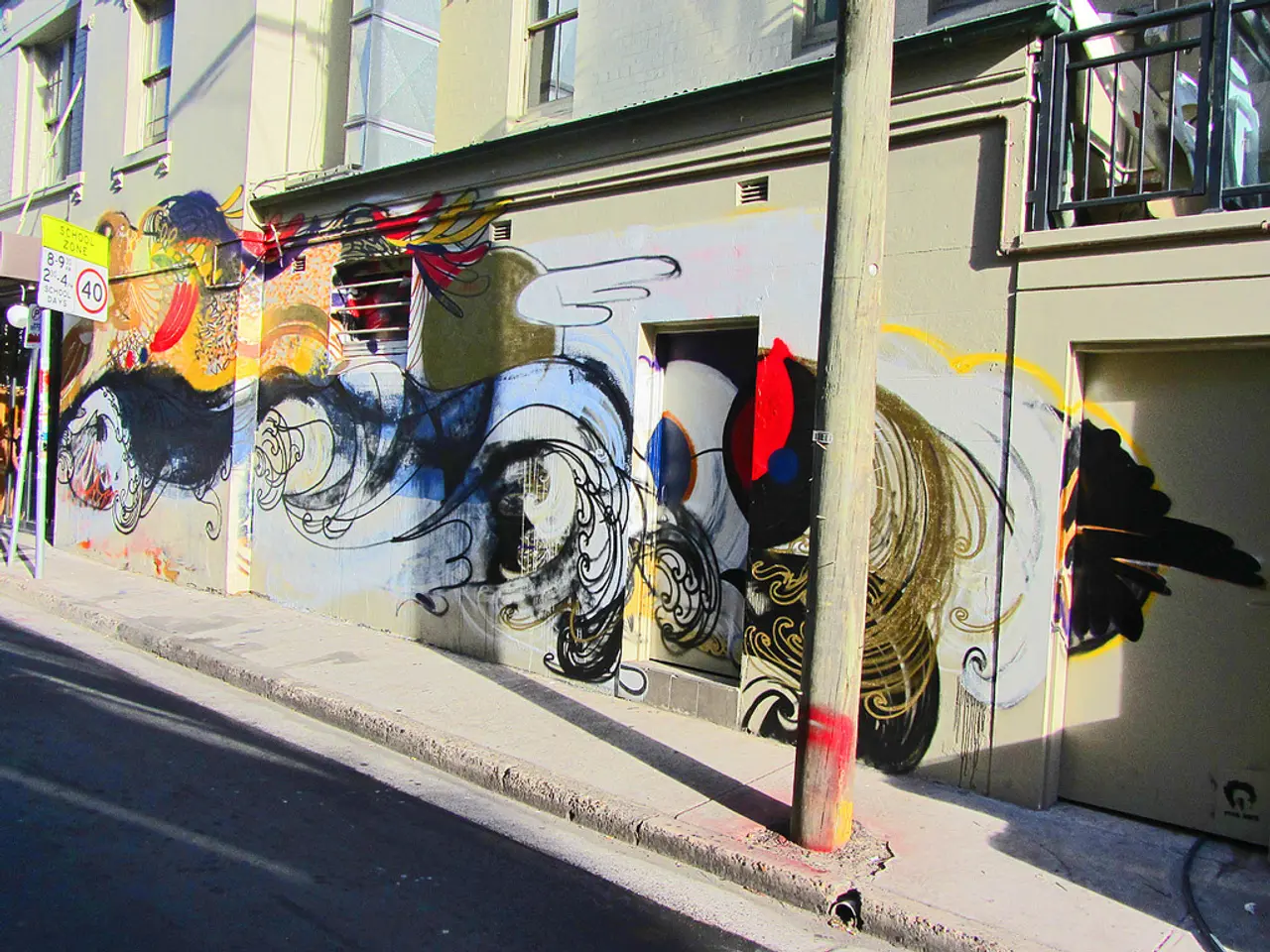 Living in proximity to Mona Neubaur