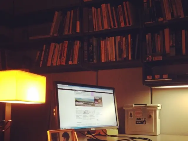 Suggestions for presents for the book-loving friend who consistently reads everywhere