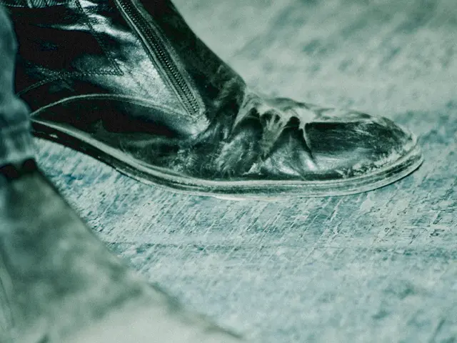 Is it safe to clean running shoes in a washing machine? A comprehensive guide on the right way to...