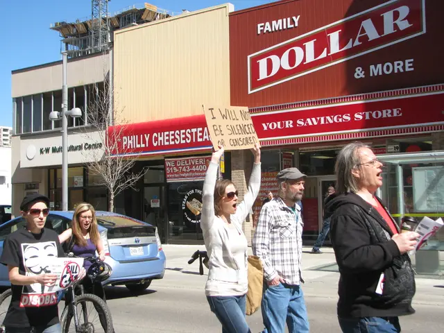 Demonstration against revised road arrangements on Riemannstraße