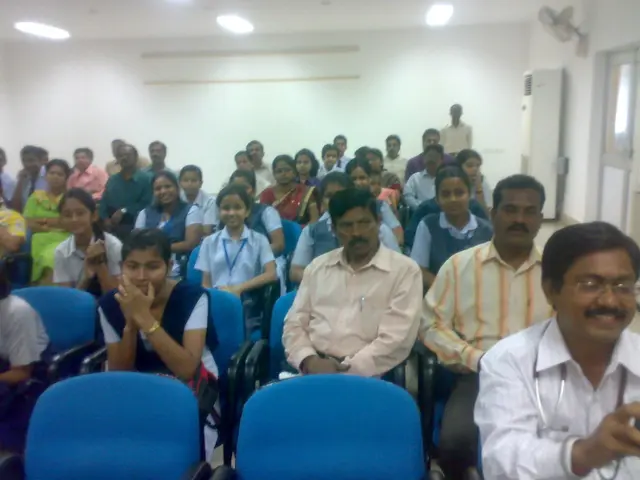 Comparing Bladed vs Bladeless Fans During Heatwaves: Which One Is Worth Your Purchase? (My Personal...