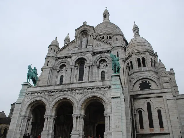 Renovation complete on Arco da Vila