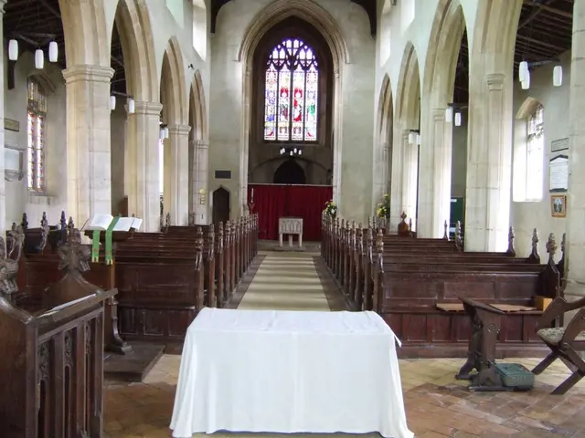 David Harbour's enchanting boho-inspired entrance hall offers a wealth of small-space decorating...