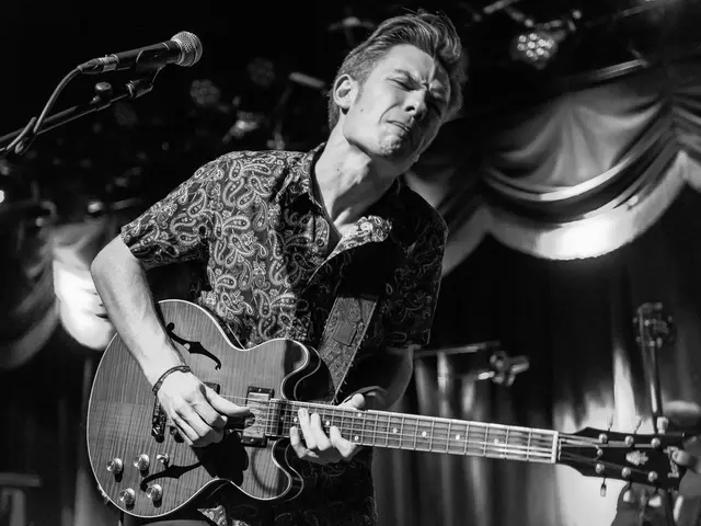 Guide to Recording Electric Guitar at Home: Simplified Home Studio Techniques