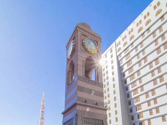 Business reduces operating hours