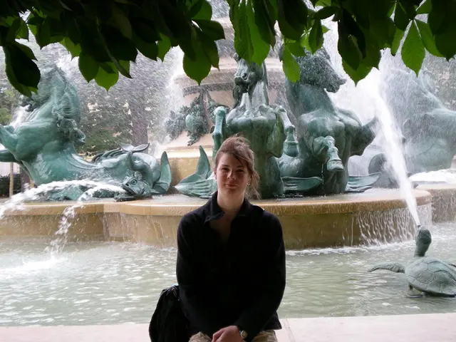 The peculiar design of the well at Sedanplatz in Wiesbaden resembles a "cloak."
