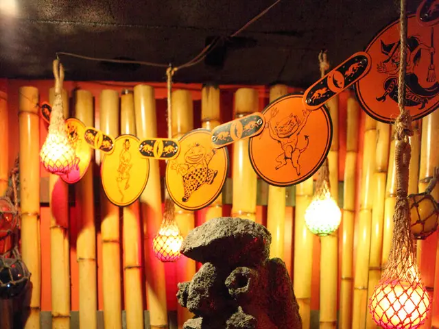 Ancient, centuries-old human sculptures etched into sandstone reappear on a Hawaii beach.