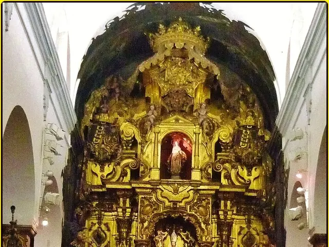 Transient ice furnishings crafted by Tokujin Yoshioka dissolve in Milan