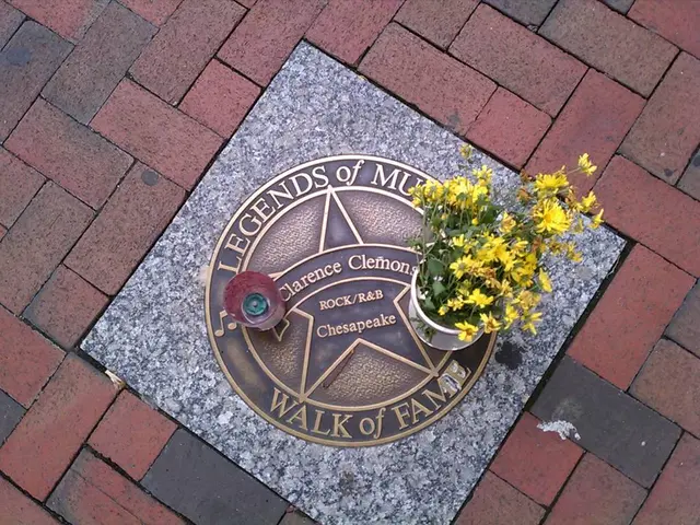 Highlighted Works Showcase Offers Illuminated Marble Pieces in Milan Exhibition