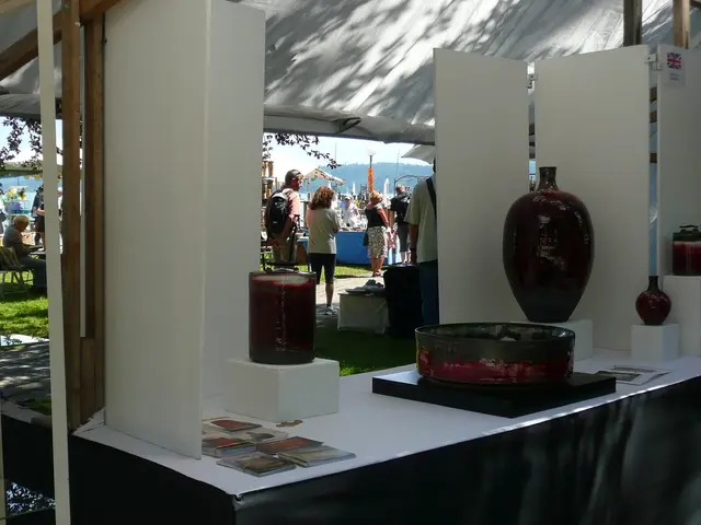 Titanium Camp Table Adjusts to Spikes, Sticks, or Tripods: Schwarze Biene Big Mama Evaluation