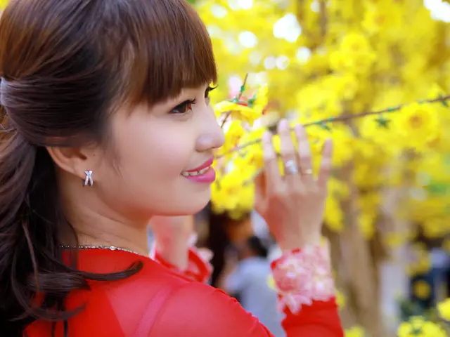 Tumi inaugurates its inaugural flagship store in Shanghai Centre, China with a grand opening event.