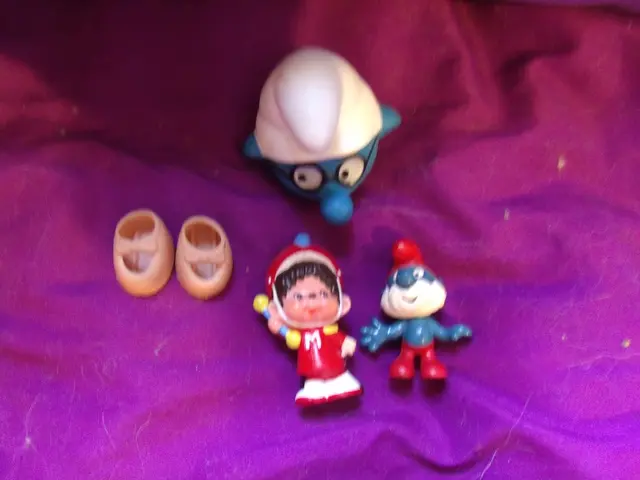 Expanding Festive Delights: Pink Tinsel Party Poppers