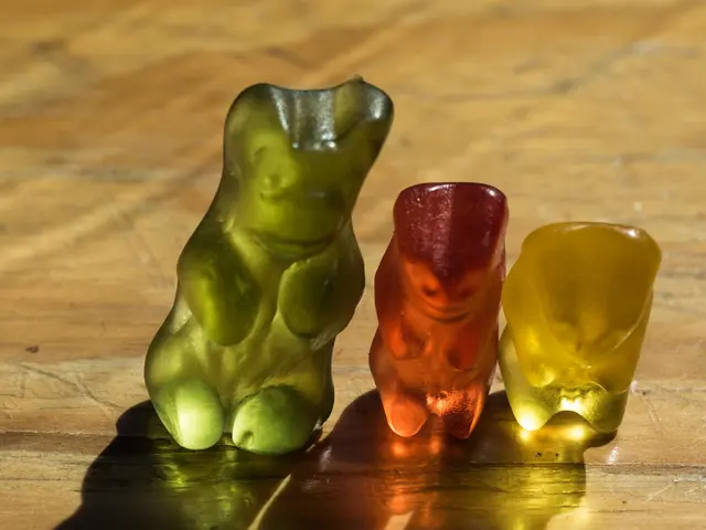 "Wooden Spoons Transformed into Dolls in the Style of 'Bridgerton'"