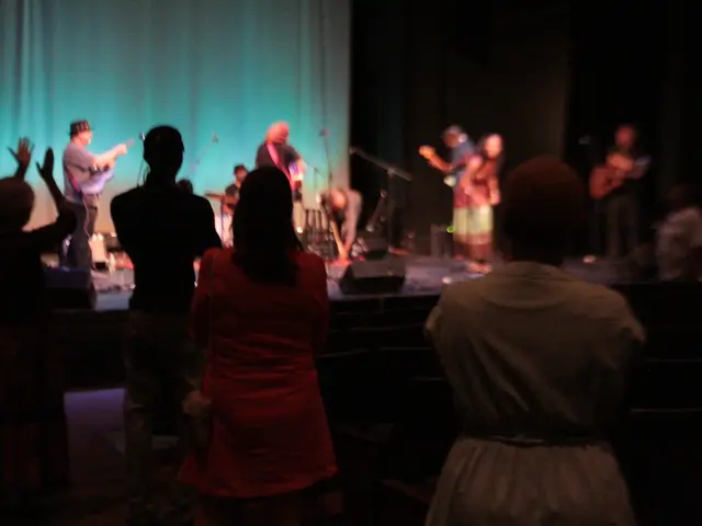 The Commission has taken part in developing the preliminary budget plan for the fiscal year 2000.