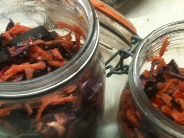 Unclogging a Clingy Jar Cover in 6 Methods: A How-To Guide