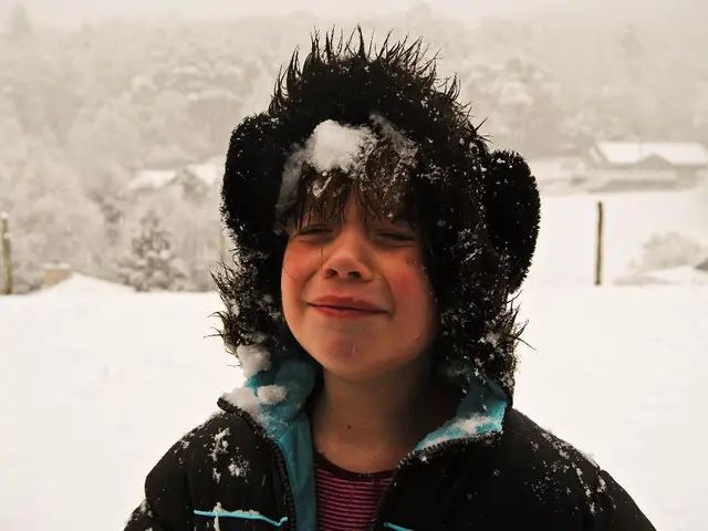 Functioning Youth Outreach Line Serves Delights with Childish Enthusiasm