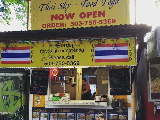 Crowd of approximately 500 individuals flocks to Fraulautern's inaugural "May Market"