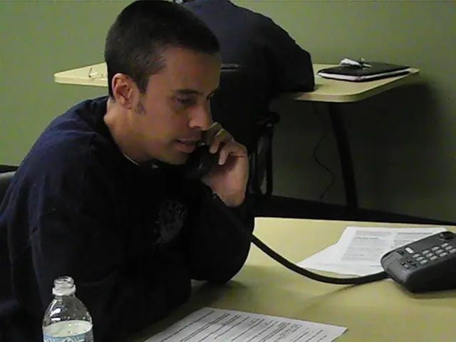 Reap the Benefits of a Daily "Phone-Free" Hour: Enhance Your Day with This Easy Routine