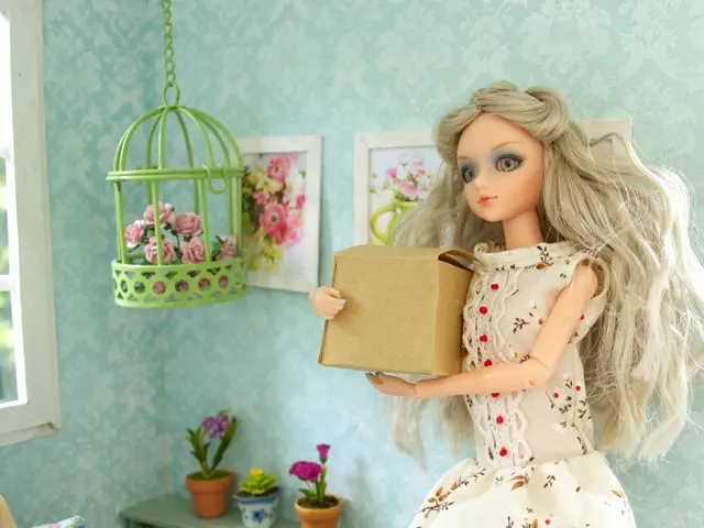 Queen Mary's Dollhouse: An Exquisite Model Mansion